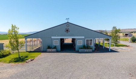 Turnkey 19.69-Acre Equestrian Estate in Modoc County - image 21