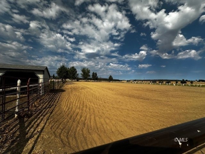 Turnkey 19.69-Acre Equestrian Estate in Modoc County - image 19