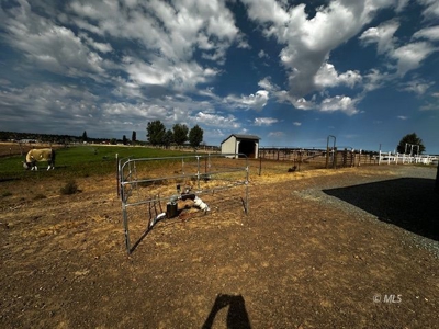 Turnkey 19.69-Acre Equestrian Estate in Modoc County - image 18
