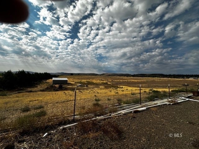 Turnkey 19.69-Acre Equestrian Estate in Modoc County - image 17