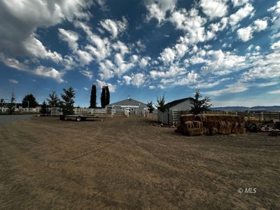 Turnkey 19.69-Acre Equestrian Estate in Modoc County - image 15