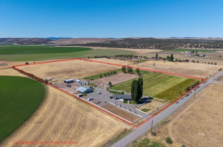 Turnkey 19.69-Acre Equestrian Estate in Modoc County - image 29