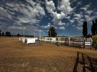 Turnkey 19.69-Acre Equestrian Estate in Modoc County - image 21