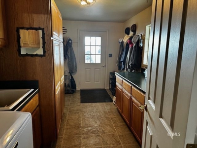 Turnkey 19.69-Acre Equestrian Estate in Modoc County - image 33