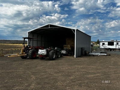 Turnkey 19.69-Acre Equestrian Estate in Modoc County - image 16