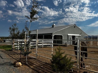 Turnkey 19.69-Acre Equestrian Estate in Modoc County - image 20