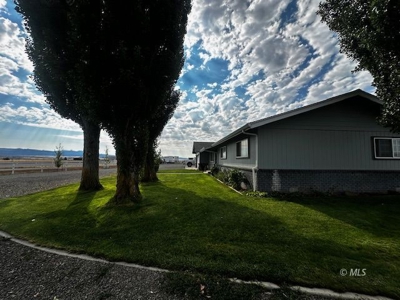 Turnkey 19.69-Acre Equestrian Estate in Modoc County - image 5