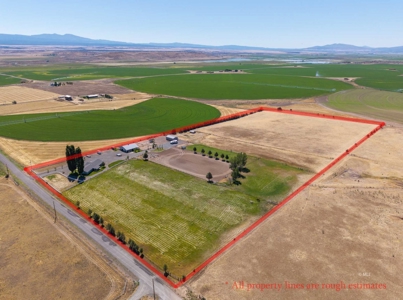 Turnkey 19.69-Acre Equestrian Estate in Modoc County - image 28