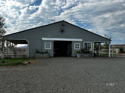 Turnkey 19.69-Acre Equestrian Estate in Modoc County - image 3