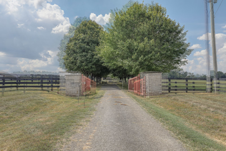Premier equestrian estate for sale near Franklin Ky. - image 18