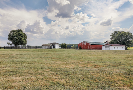 Premier equestrian estate for sale near Franklin Ky. - image 29