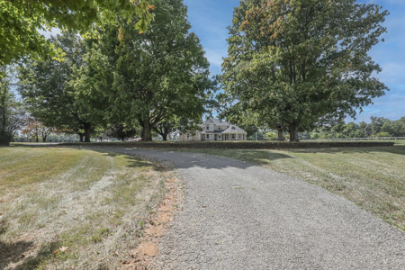 Premier equestrian estate for sale near Franklin Ky. - image 37