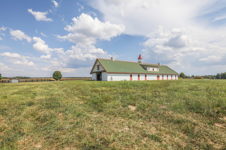 Premier equestrian estate for sale near Franklin Ky. - image 8
