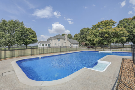 Premier equestrian estate for sale near Franklin Ky. - image 34