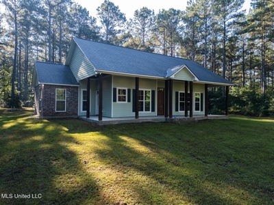 113 Acres Hunting Land with Home in Amite County, MS - image 1