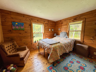 Off-Grid Log Home on 33.4 Acres - image 14