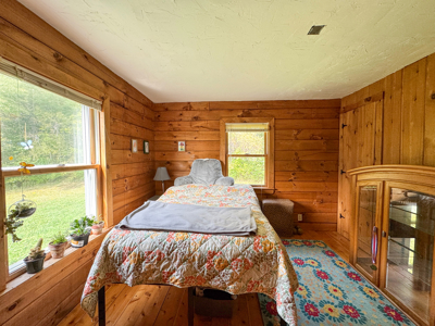 Off-Grid Log Home on 33.4 Acres - image 15