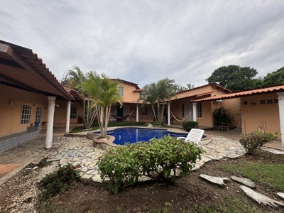 Spacious 5-Bedroom Villa with Private Pool near Coronado - image 5