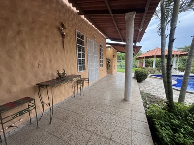 Spacious 5-Bedroom Villa with Private Pool near Coronado - image 2