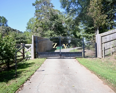 Farm-Style Dream Home on 14.42 acres in Gainesville. - image 4