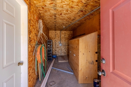 Central Oregon Coyote Butte Homestead - image 22