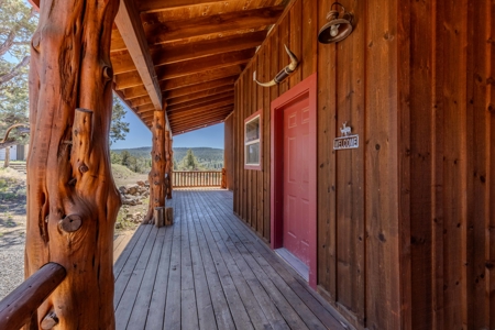 Central Oregon Coyote Butte Homestead - image 20
