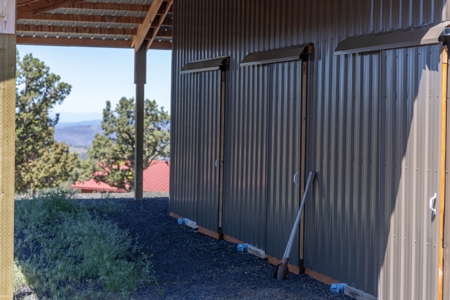 Central Oregon Coyote Butte Homestead - image 11