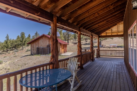 Central Oregon Coyote Butte Homestead - image 17