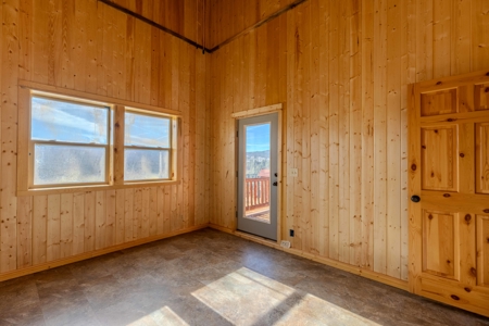 Central Oregon Coyote Butte Homestead - image 42