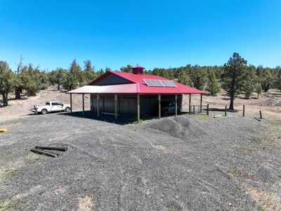 Central Oregon Coyote Butte Homestead - image 30