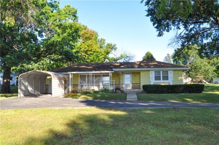 Charming Ranch on a Shaded Corner Lot in Stanberry - image 1