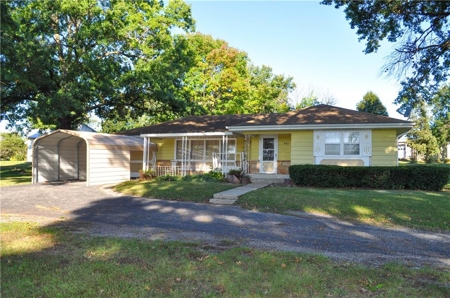 Charming Ranch on a Shaded Corner Lot in Stanberry - image 2