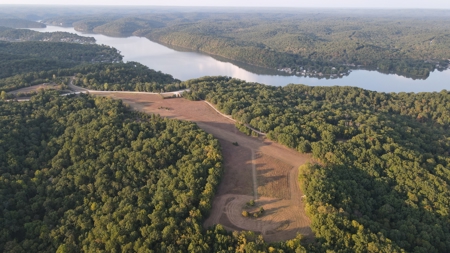Land For Sale in Near Lake Of The Ozarks Missouri - image 9