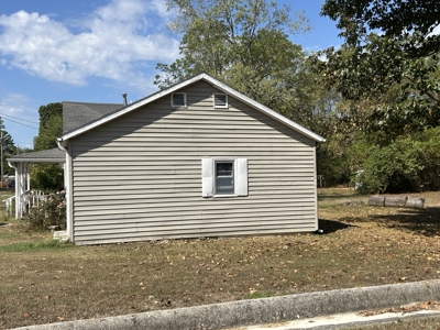 Home in town for Sale in Ava, MO - image 2