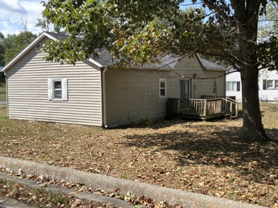 Home in town for Sale in Ava, MO - image 3