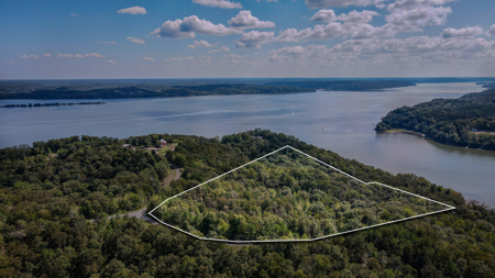 Restricted Lot in River's Edge Gated Community in Big Sandy, TN - image 1