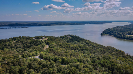 Restricted Lot in River's Edge Gated Community in Big Sandy, TN - image 2