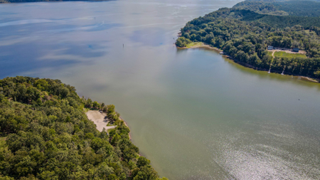 Restricted Lot in River's Edge Gated Community in Big Sandy, TN - image 9