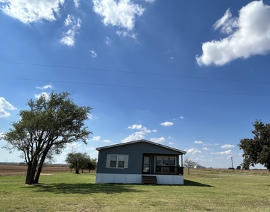 Fore Sale Country Home on One Acre Rocky Washita County Oklahoma - image 1