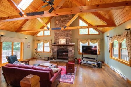 Log Home For Sale at Online Auction in Roscoe, New York - image 11