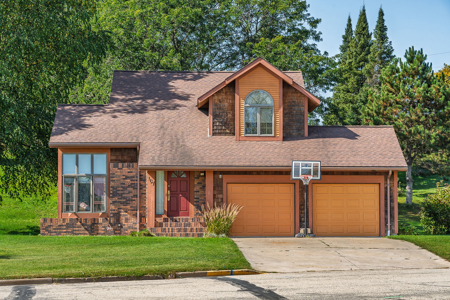Custom home in Carter’s Subdivision, Elroy WI - image 1