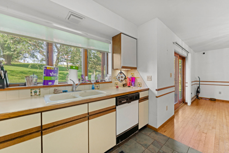 Custom home in Carter’s Subdivision, Elroy WI - image 13