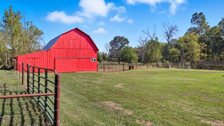 Discover the Perfect Blend of Comfort and Country Living - image 39