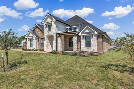 Modern 4-Bedroom Home with Workshop on One Acre in Moody ISD - image 4