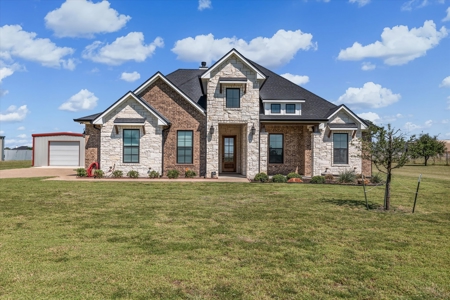 Modern 4-Bedroom Home with Workshop on One Acre in Moody ISD - image 3