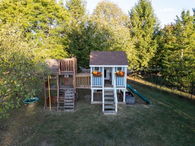 Country Home For Sale In Oil Springs - image 14