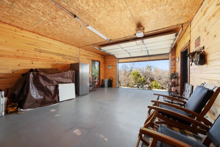 Custom Barndominium on 8 Acres Near Brownwood, Texas - image 34