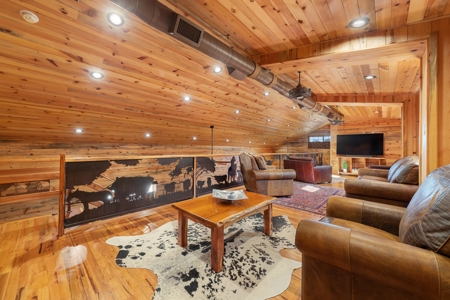 Custom Barndominium on 8 Acres Near Brownwood, Texas - image 25