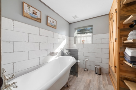 Custom Barndominium on 8 Acres Near Brownwood, Texas - image 29