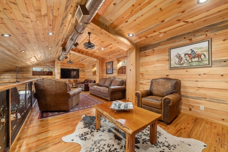 Custom Barndominium on 8 Acres Near Brownwood, Texas - image 26